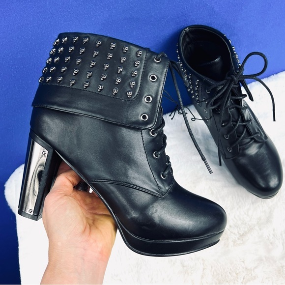 Hot Topic Shoes - NWT |•HOT TOPIC•| Metal Heel Silver Studs Lace Up Rockstar Ankle Boots Size 9